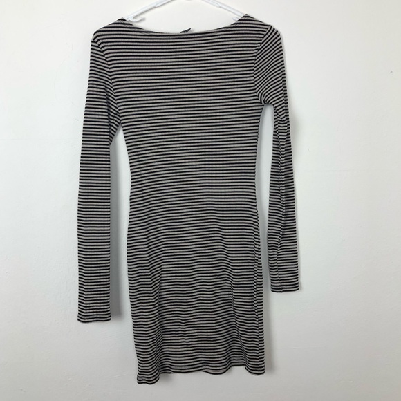 ✨NWT Forever 21 Long Sleeve Dress✨ - Picture 3 of 4